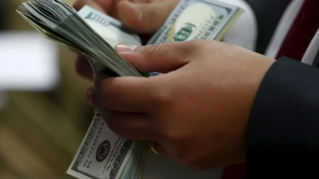 استقرار سعر صرف الدولار مقابل الدينار العراقي وسط هدوء نسبي للأسواق المحلية